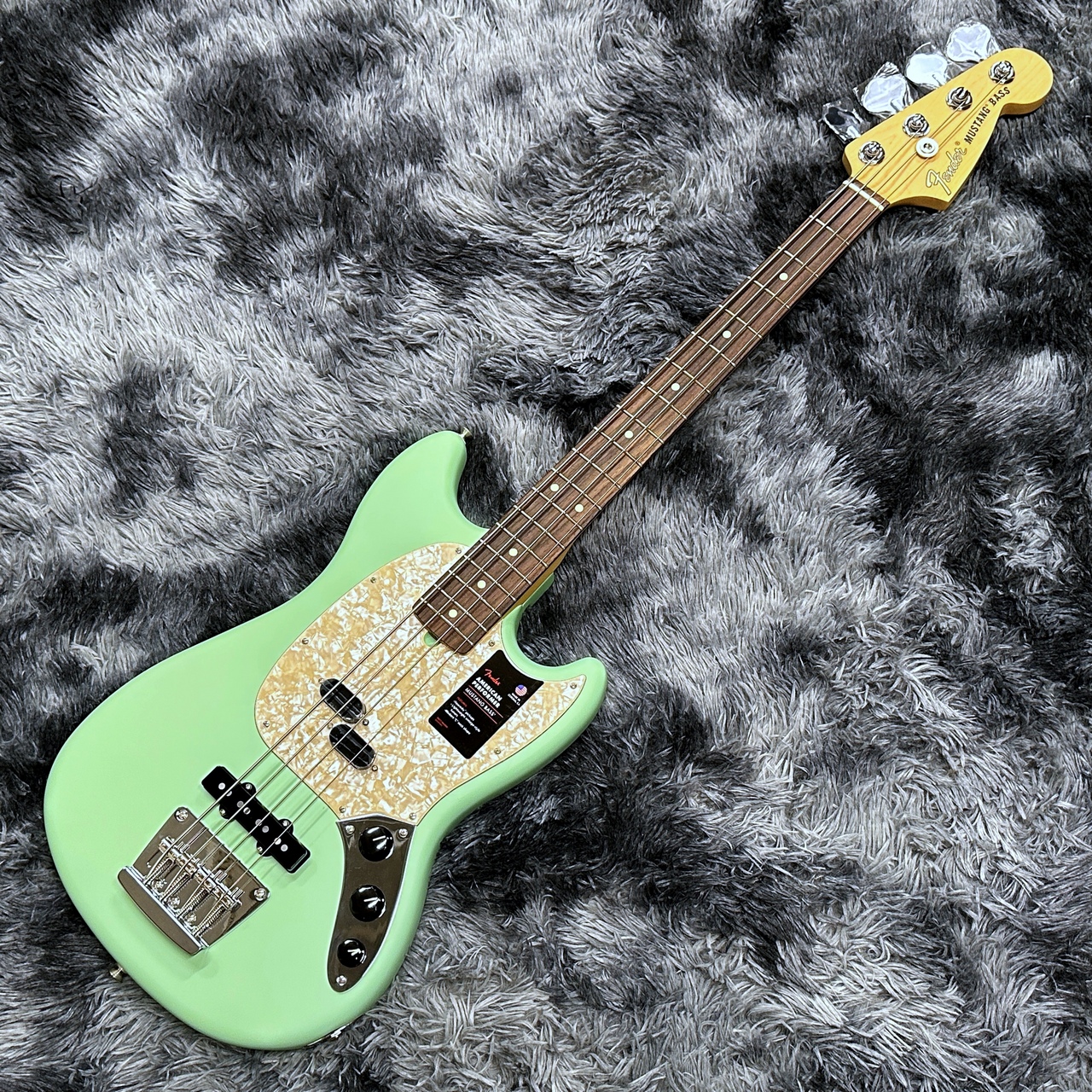 Fender American Performer Mustang Bass Satin Surf Green