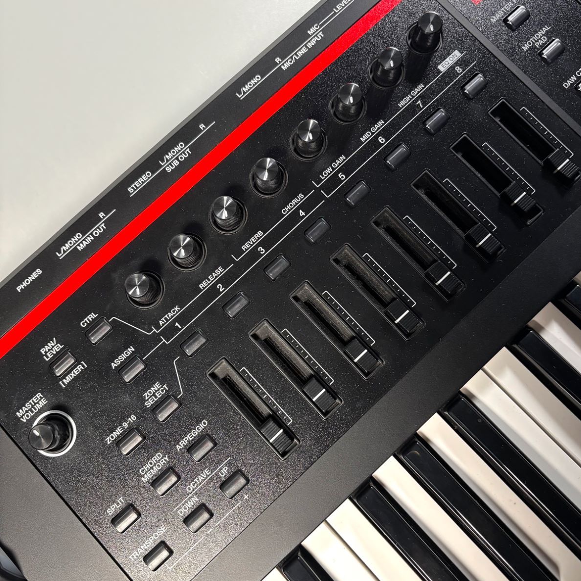 Roland FANTOM-06-SC シンセサイザー 61鍵盤 専用ケース付き roland-fantom-06-ai.jpg