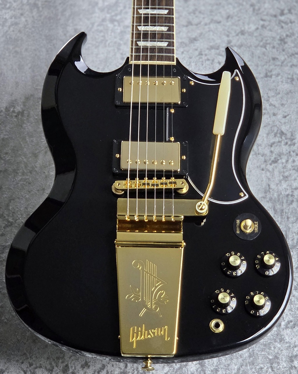 Gibson SG Standard '61 Maestro Vibrola T-Type Ebony Gold Hardware
