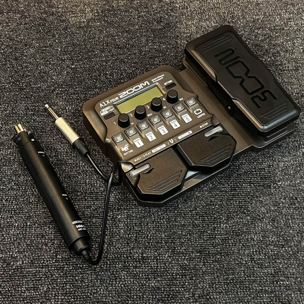 Zoom A1X Four 中古　完動美品　お値下げ ZOOM A1X FOUR アコースティック楽器用 マルチエフェクター(ズーム