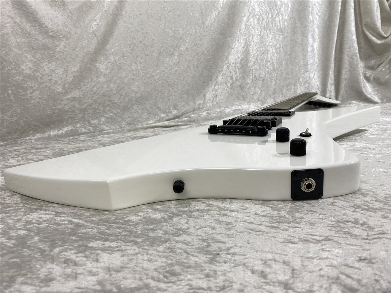 ESP SNAKEBYTE (Snow White) (METALLICA/James Hetfieldモデル