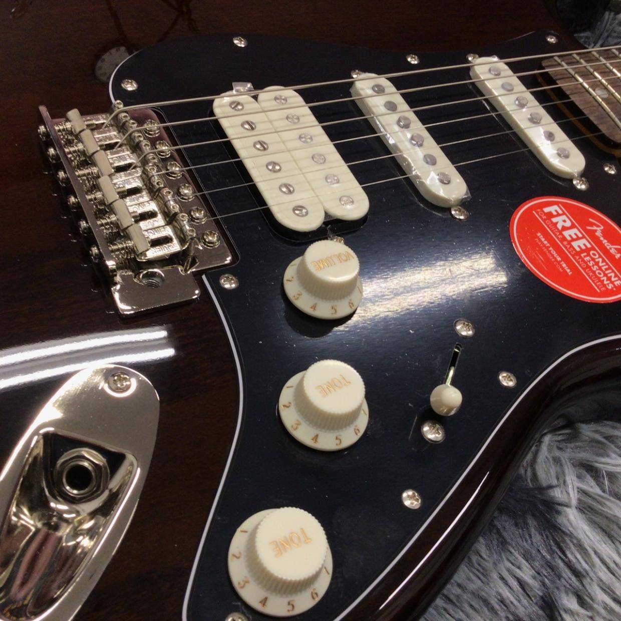 Squier by Fender Classic Vibe '70s Stratocaster HSS, Laurel Fingerboard, Walnut 사진 5
