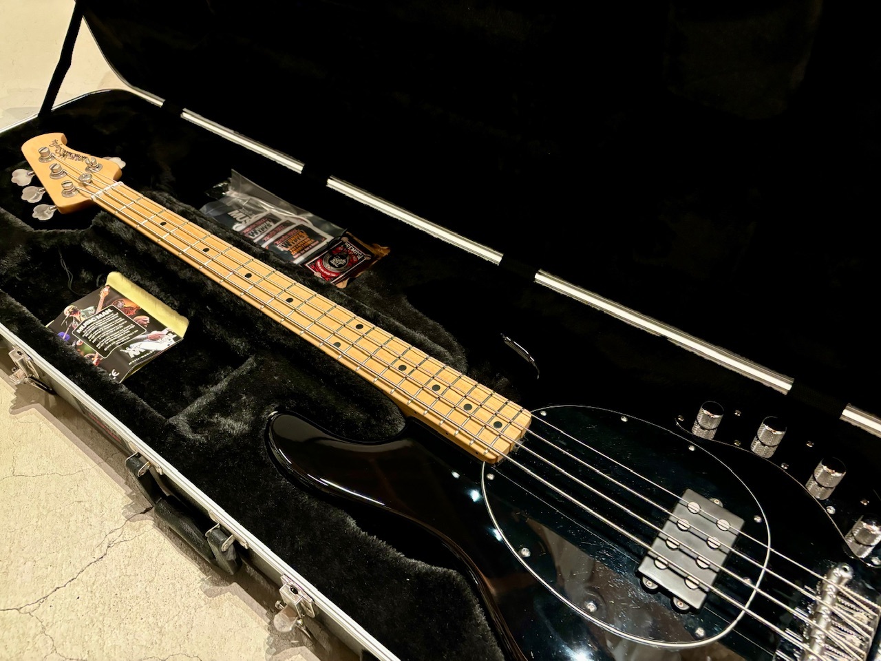【希少】MUSICMAN USA STINGRAY 3 EQ エレキベース MUSIC MAN StingRay 3 EQ H 限定カラー Ice Blue 2009年製買取