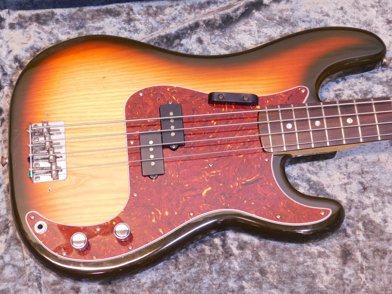 Fender Precision Bass '80（ビンテージ）【楽器検索デジマート】