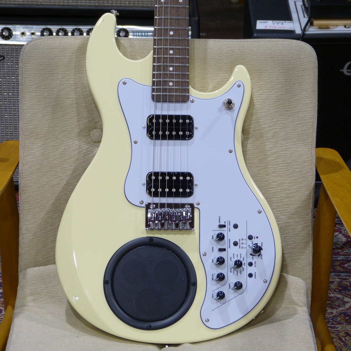 VOX APC-2 / White 【アンプ・エフェクト・リズムマシン内蔵ミニギター