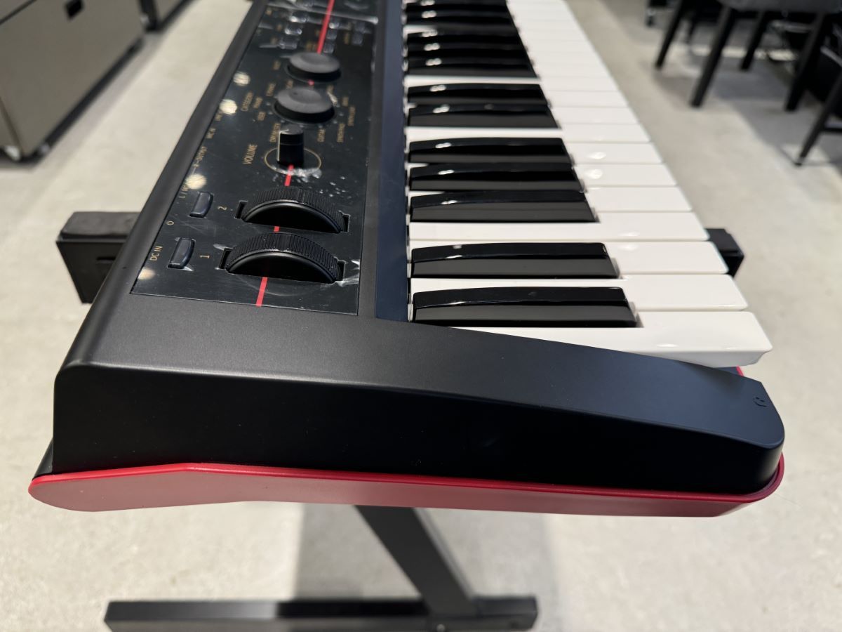 KORG KROSS-61 61鍵盤シンセサイザー 専用ケース・ペダル付属（中古/送料無料）【楽器検索デジマート】