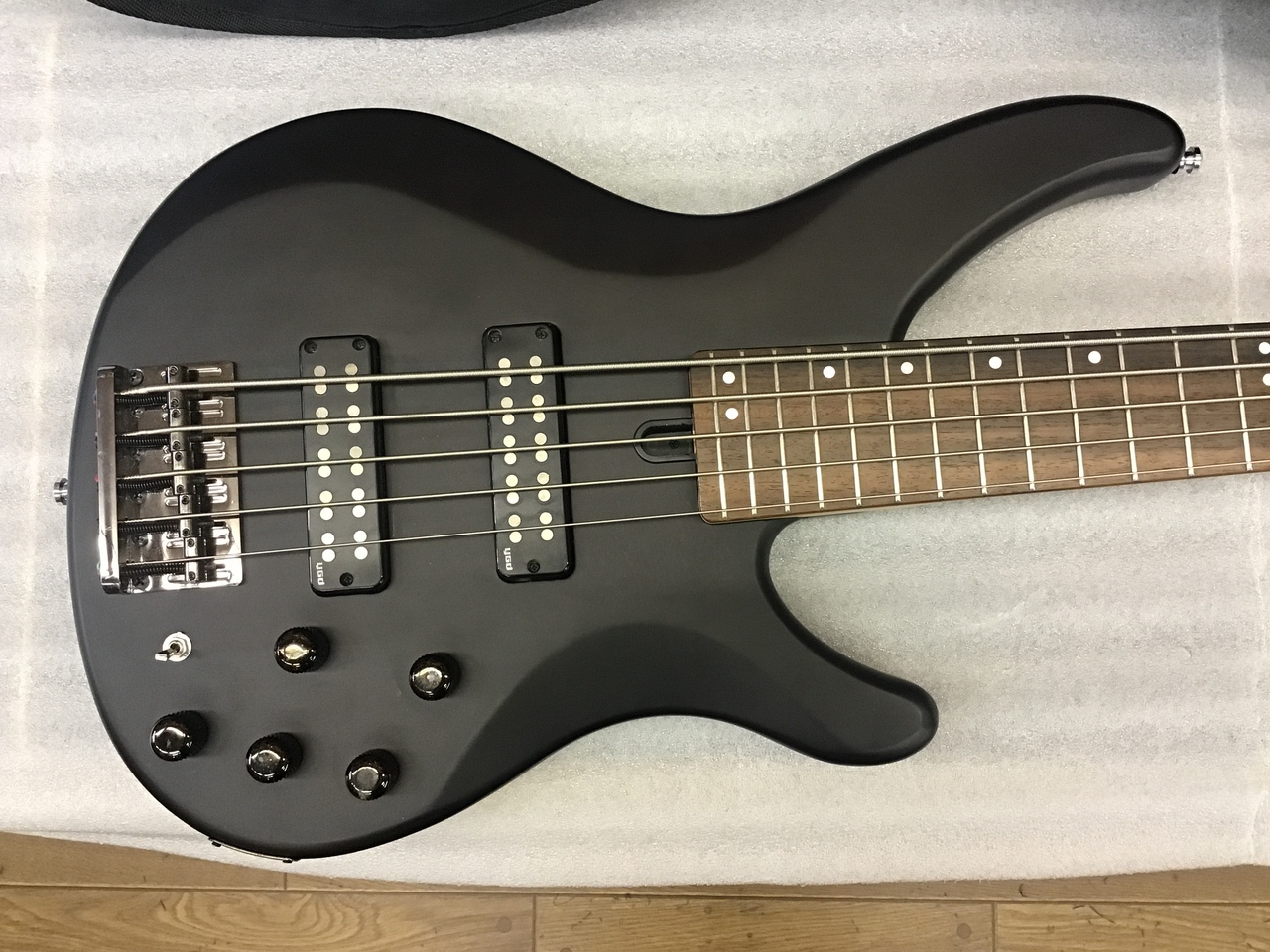 YAMAHA TRBX 505 5絃ベース マットブラック YAMAHA TRBX 505 5絃ベース マットブラック YAMAHA TRBX505 ハイエンド
