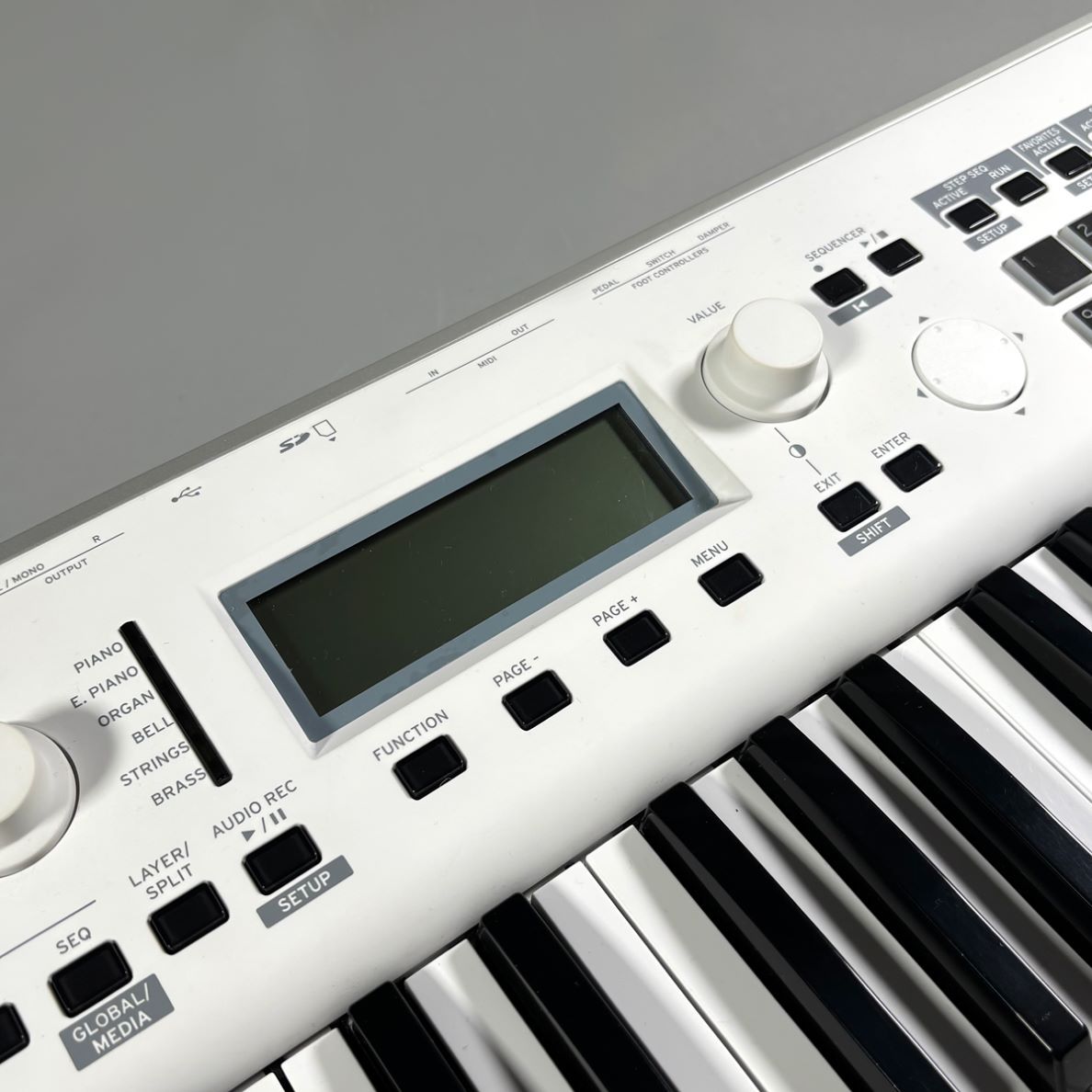 KORG KROSS2-61 (KROSS2-61-SC 限定ホワイト)（B級特価/送料無料
