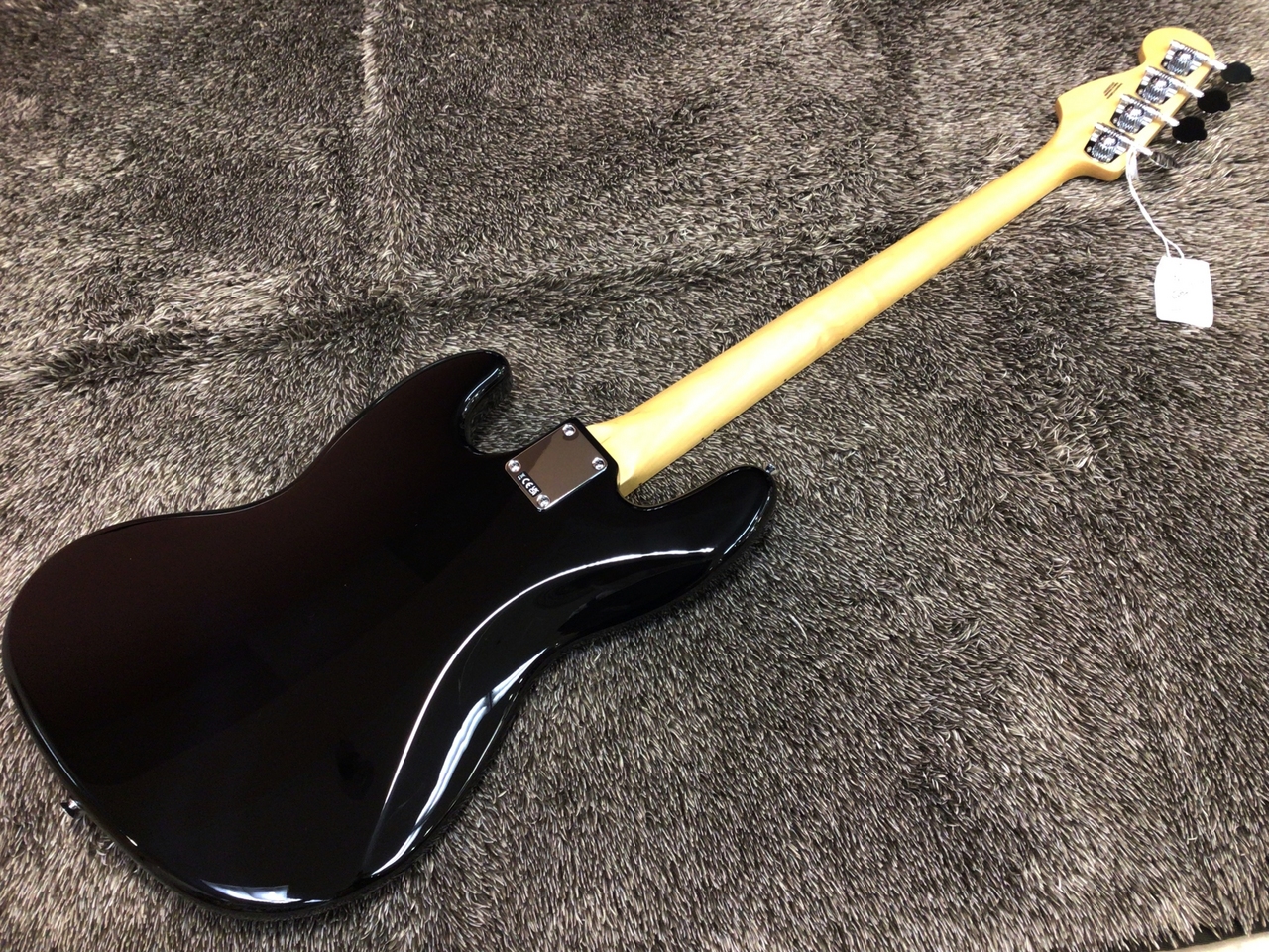 Fender Standard Jazz Bass, Black【黒ボディ&黒PGの精悍なルックス