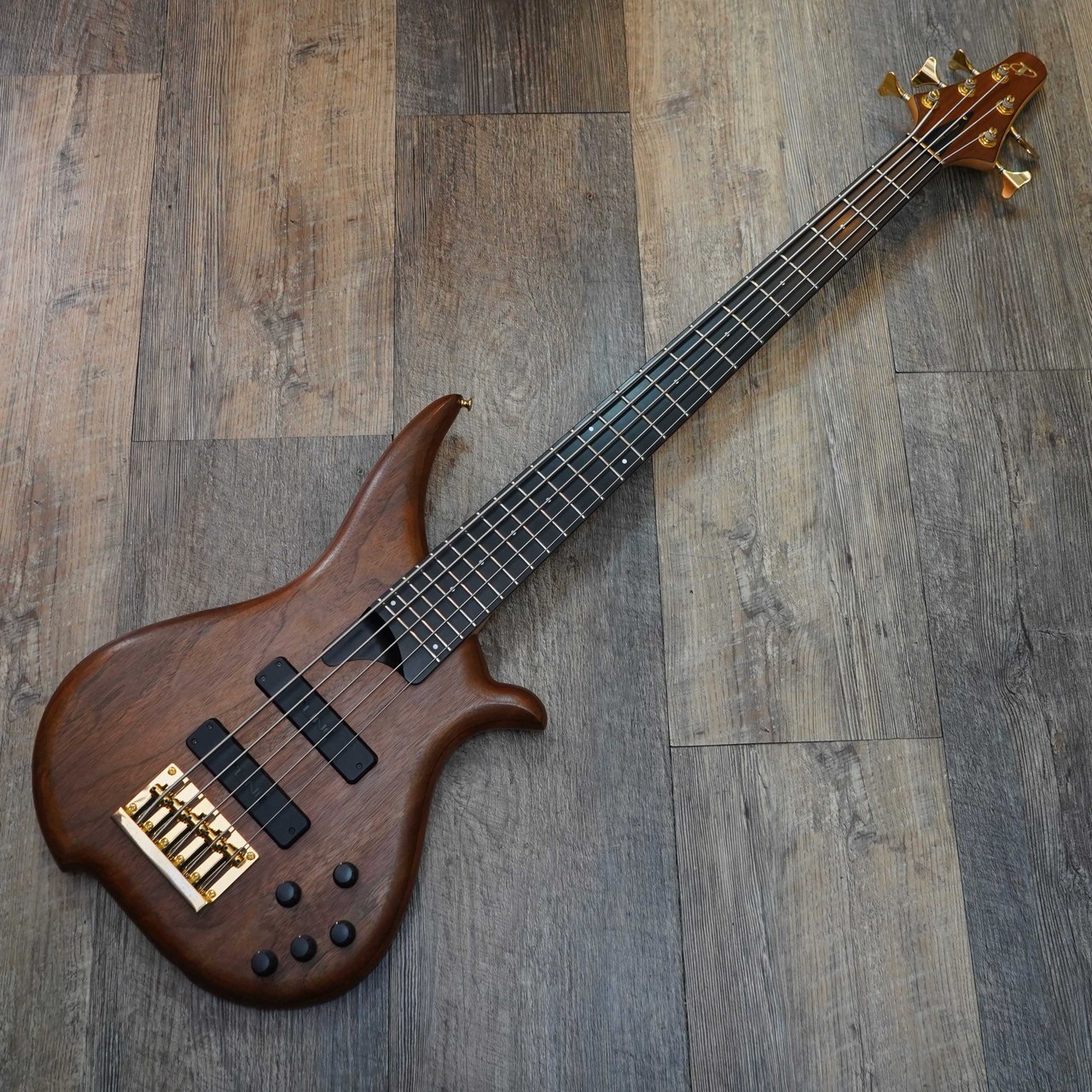TUNE TWB-5 アクティブ5弦ベース Tune TWB-5 Walnut/Mahogany 5弦ベース 買取ました！デジマートにて ベース