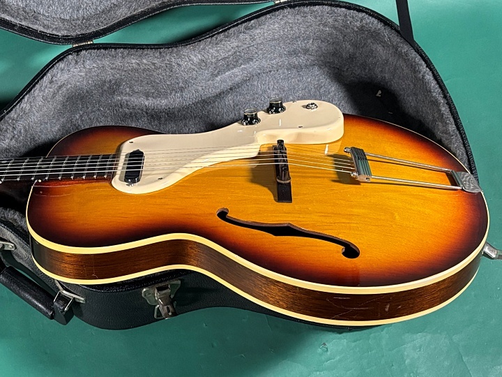 Epiphone GRANADA ギター セミハードケース付 トップ単板 Epiphone E444T GRANADA （ビンテージ）【楽器検索デジマート】