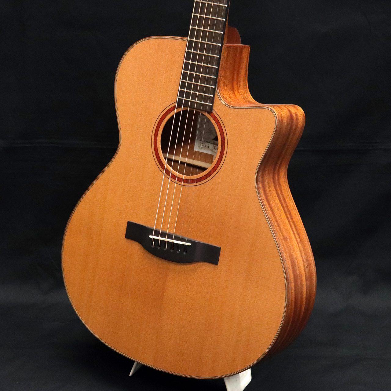 美品 Morris アコースティックギター S-92Ⅲ 日本製 単板 ケース付 美品 Morris アコースティックギター S-92Ⅲ 日本製 単板 ケース付