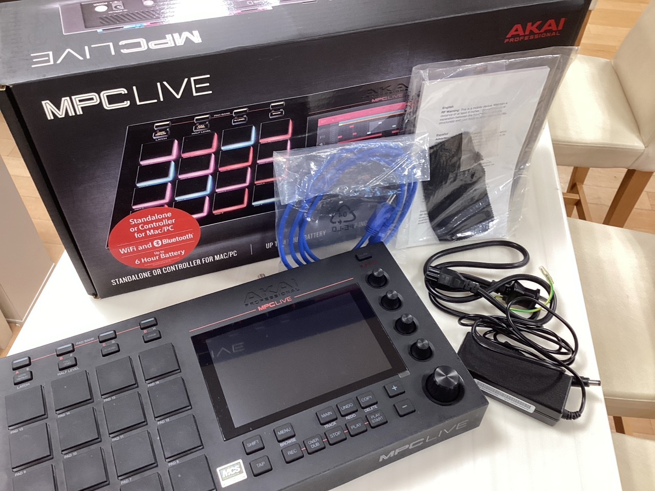 AKAI MPC Live【現物写真】（中古/送料無料）【楽器検索デジマート】