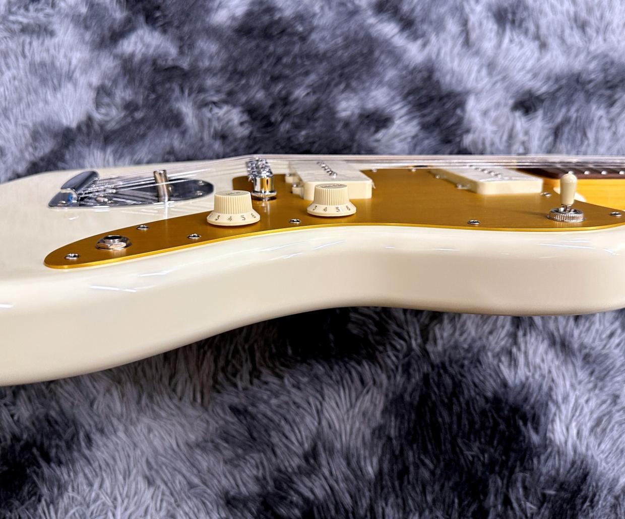 Squier by Fender J Mascis Jazzmaster Gold Anodized Pickguard