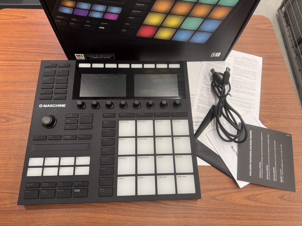 NATIVE INSTRUMENTS MASCHINE MK3（中古/送料無料）【楽器検索デジマート】