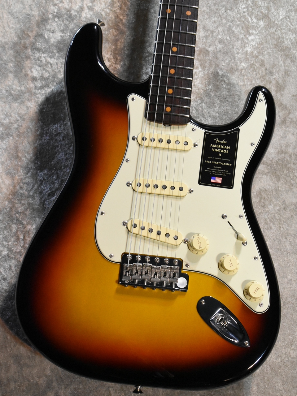 Fender American Vintage II 1961 Stratocaster 3-Color Sunburst