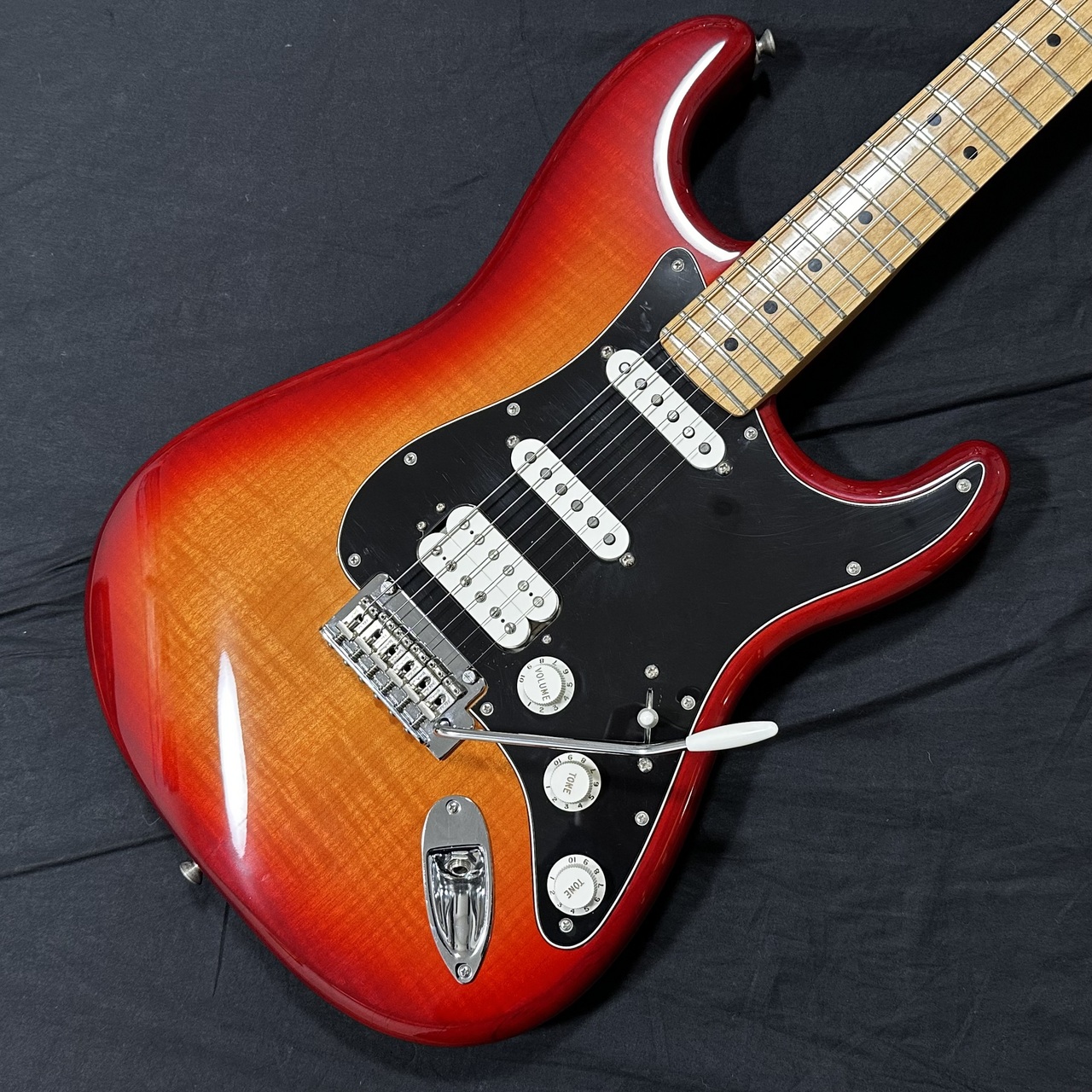 Fender Player Stratocaster HSS Plus Top/Aged Cherry Burst