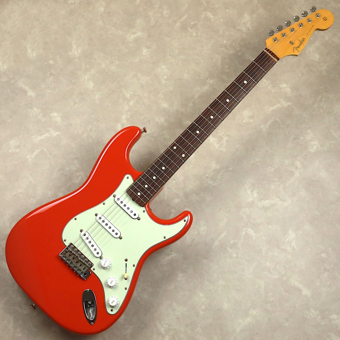 美品フェンダーFender JapanストラトキャスターST62 ディマジオPU Fender Japan ST62-TX 改 【ディマジオピックアップ搭載】（中古/送料