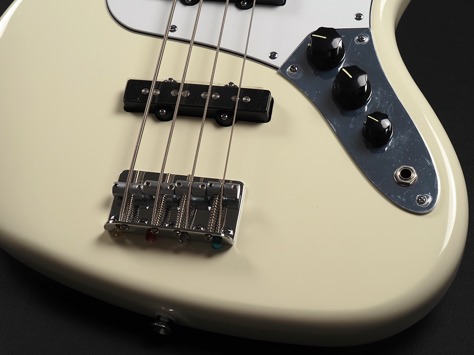 Fender Standard Jazz Bass Laurel Fingerboard White Pickguard