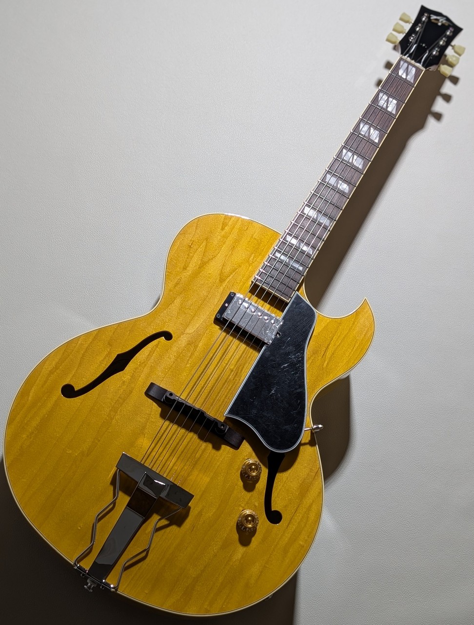 Archtop Tribute AT105 -Natural-【2.83kg】（中古）【楽器検索