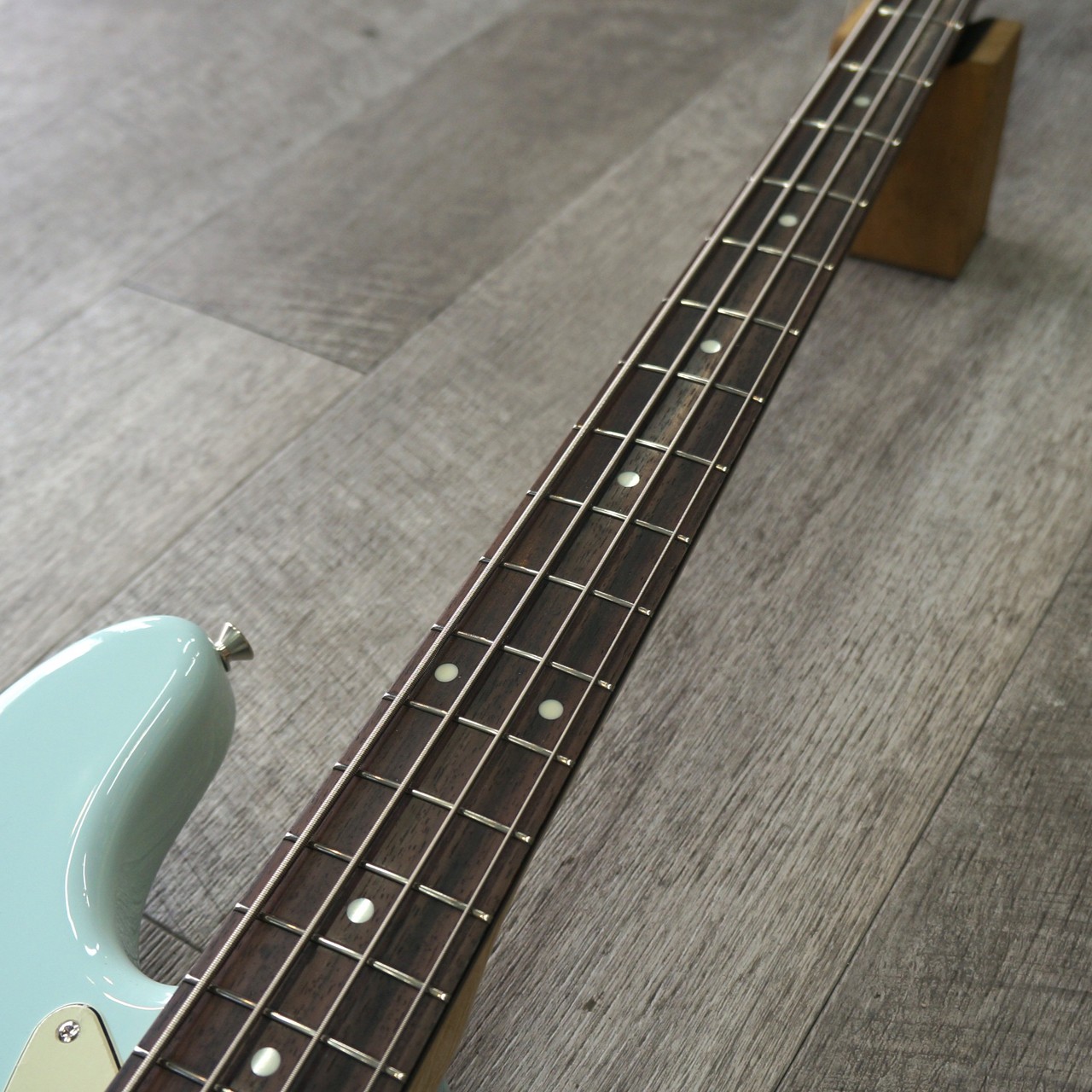 Fender Made in Japan Traditional 60s Jazz Bass - Sonic Blue
