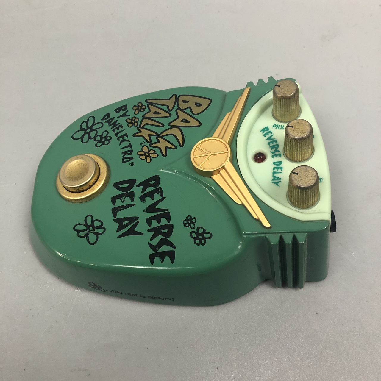 リバース・ディレイの名器復活！ダンエレクトロ「Back Talk