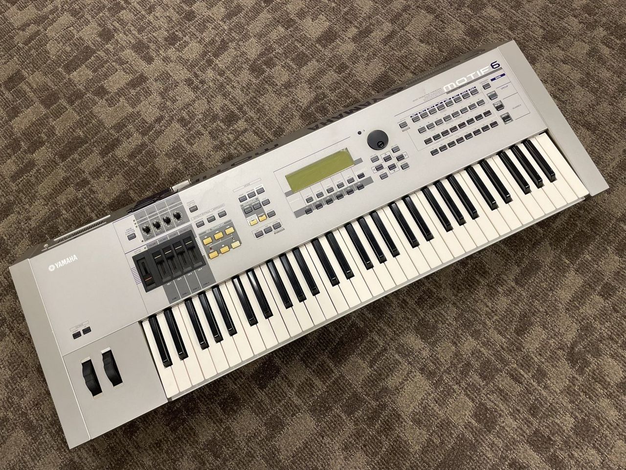 YAMAHA MOTIF6