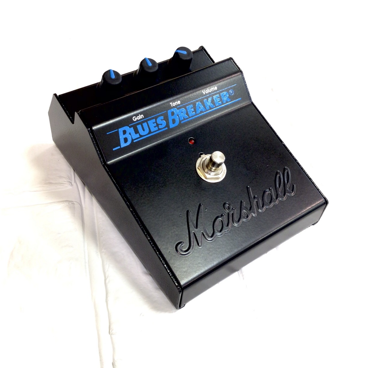 The Bluesbreaker pedal offers smooth tones and full