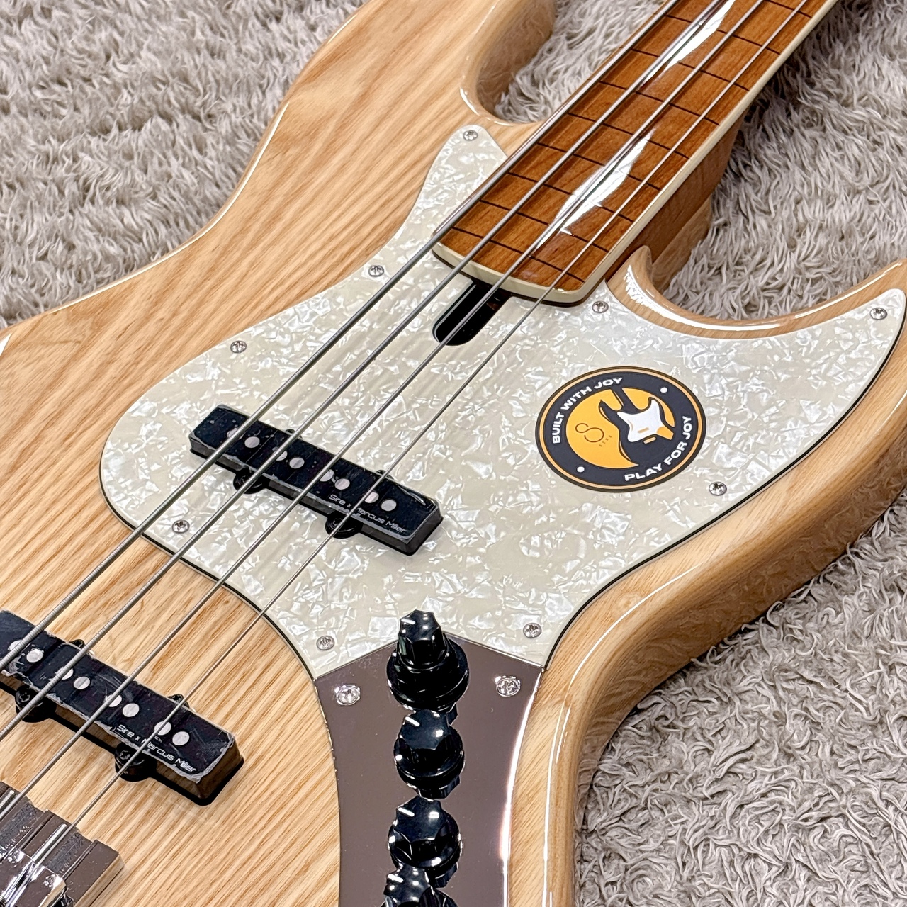 Sire Marcus Miller V8 4st FL / NT (Natural) 【アクティブ4弦