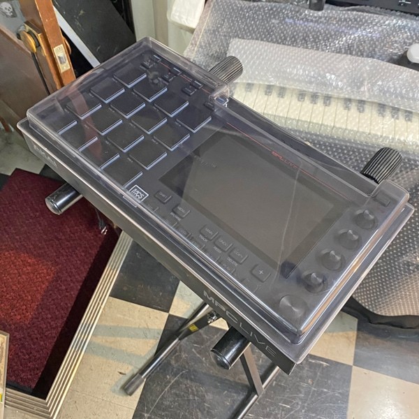 AKAI MPC Live（中古）【楽器検索デジマート】