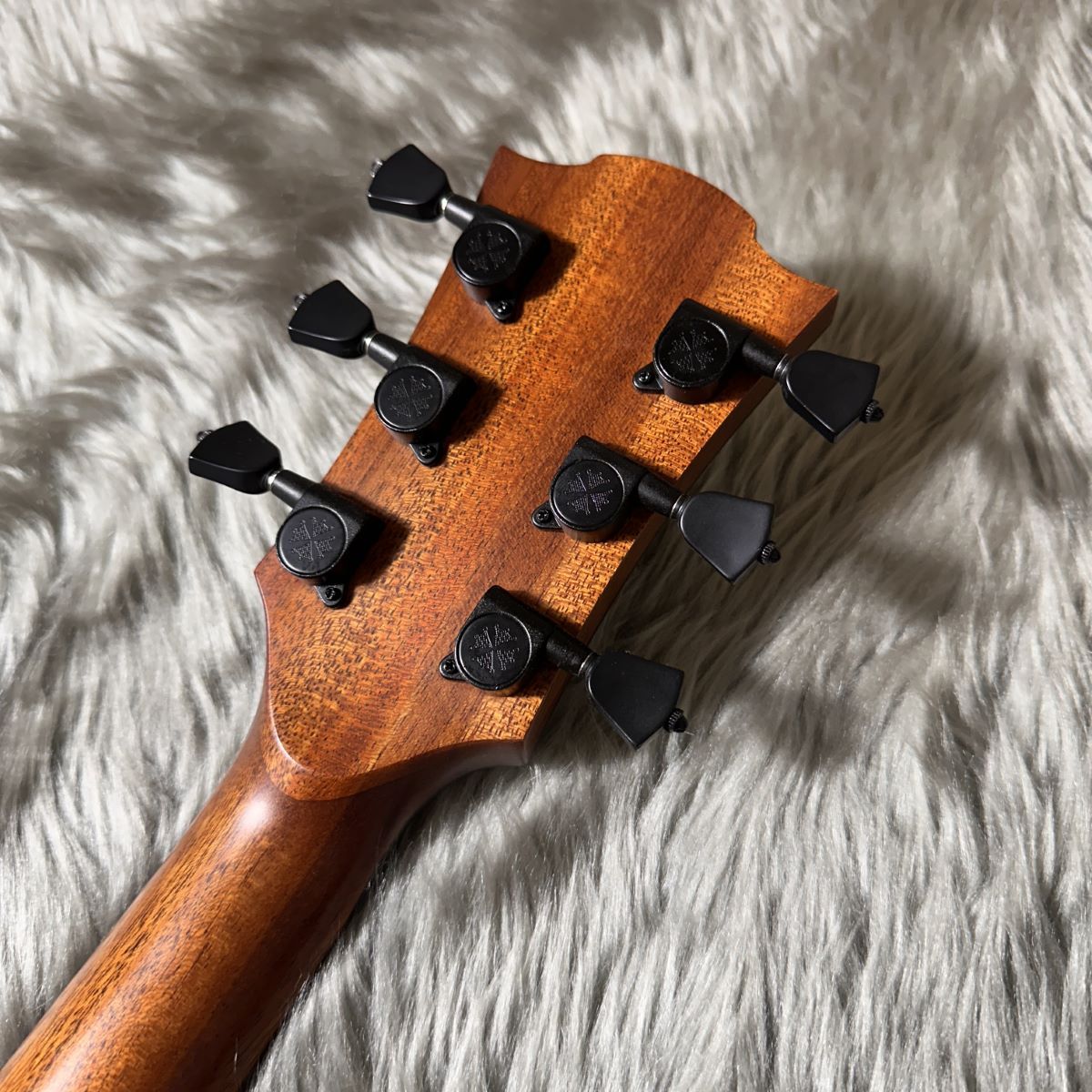 LAG 【現物写真】T118D BLK アコースティックギターTRAMONTANE