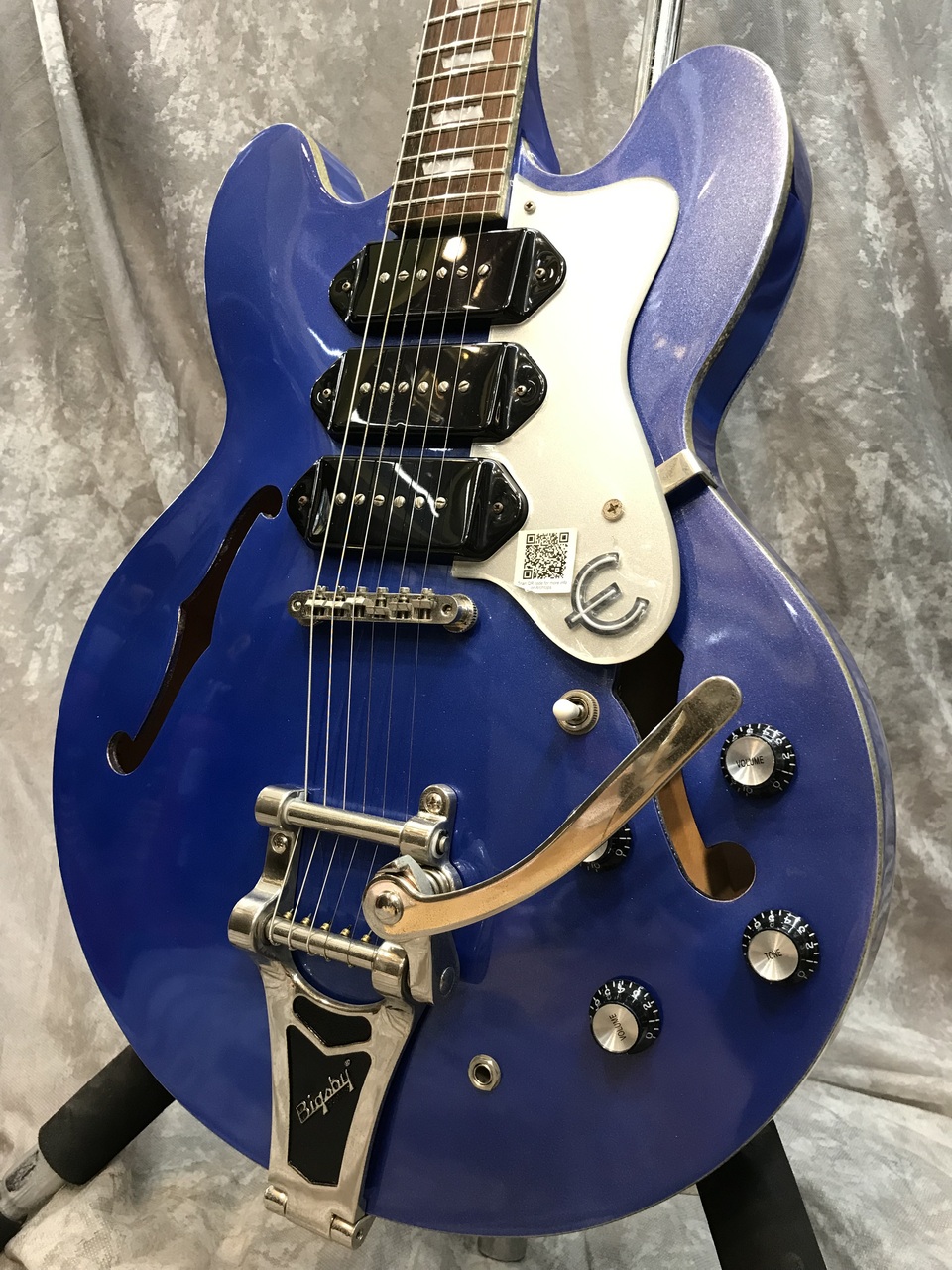 お値下げ中！ Epiphone Riviera Custom P93 WR セミアコ P-90×３ Bigsby搭載 エピフォン リヴィエラ カスタム 純正ソフトケース付き 西岡店 Riviera Custom P93 Wine Red Epiphone エレクトリックギター その他