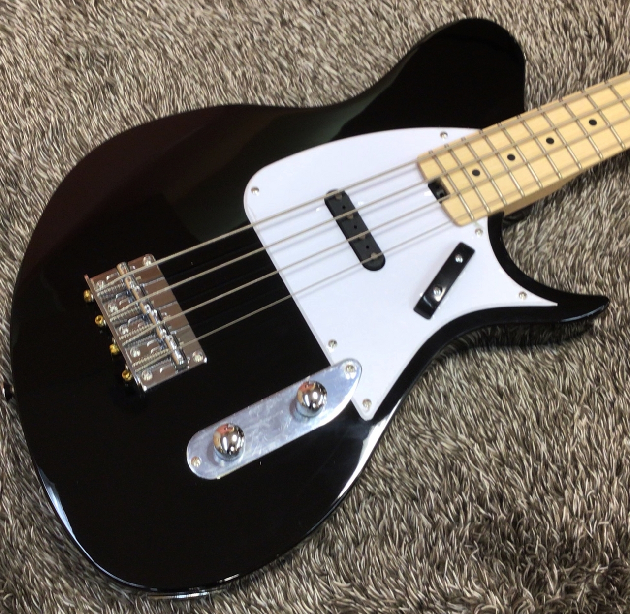 Aria ProⅡ Jet B51 ホワイト 4弦エレキベース シンプル イズ ベスト！エレキベース「Jet-B51シリーズ」が登場！