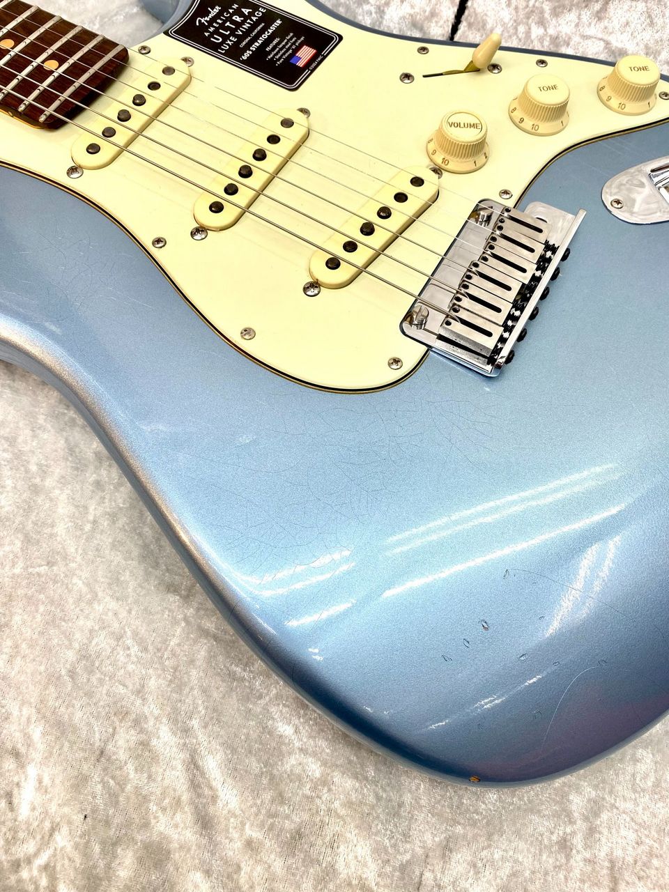 Fender American Ultra Luxe Vintage 60s Stratocaster -Ice