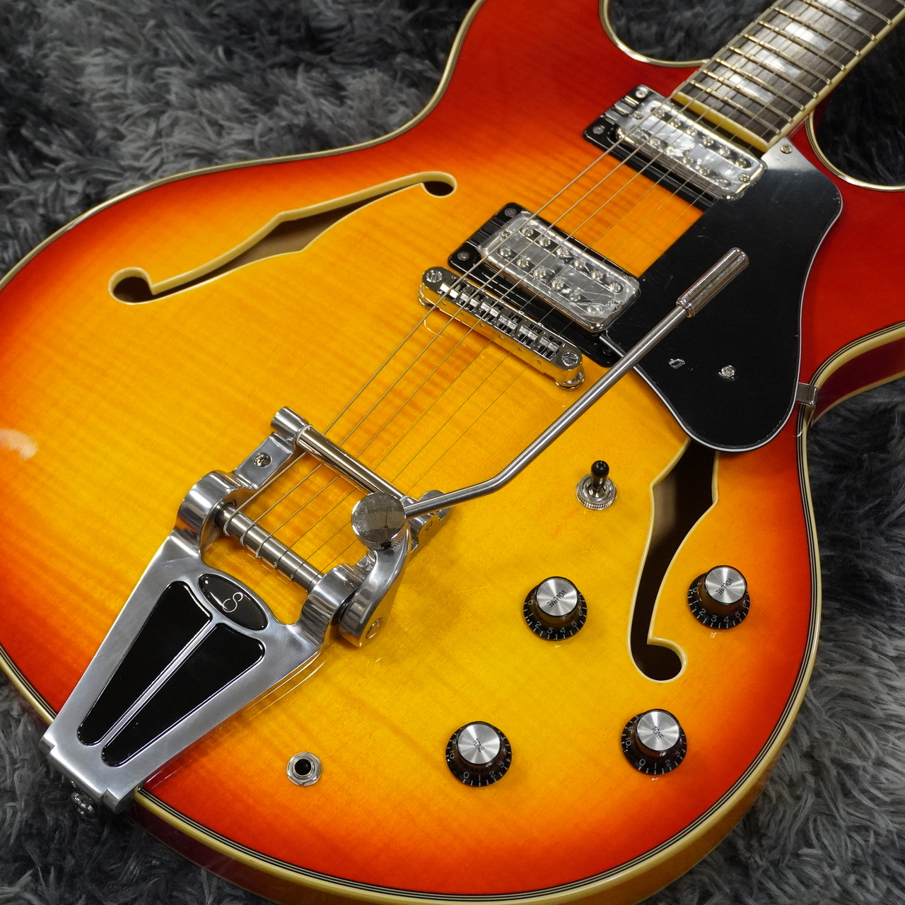 Sire Larry Carlton H7T CS (Cherry Sunburst) 【展示チョイキズ特価