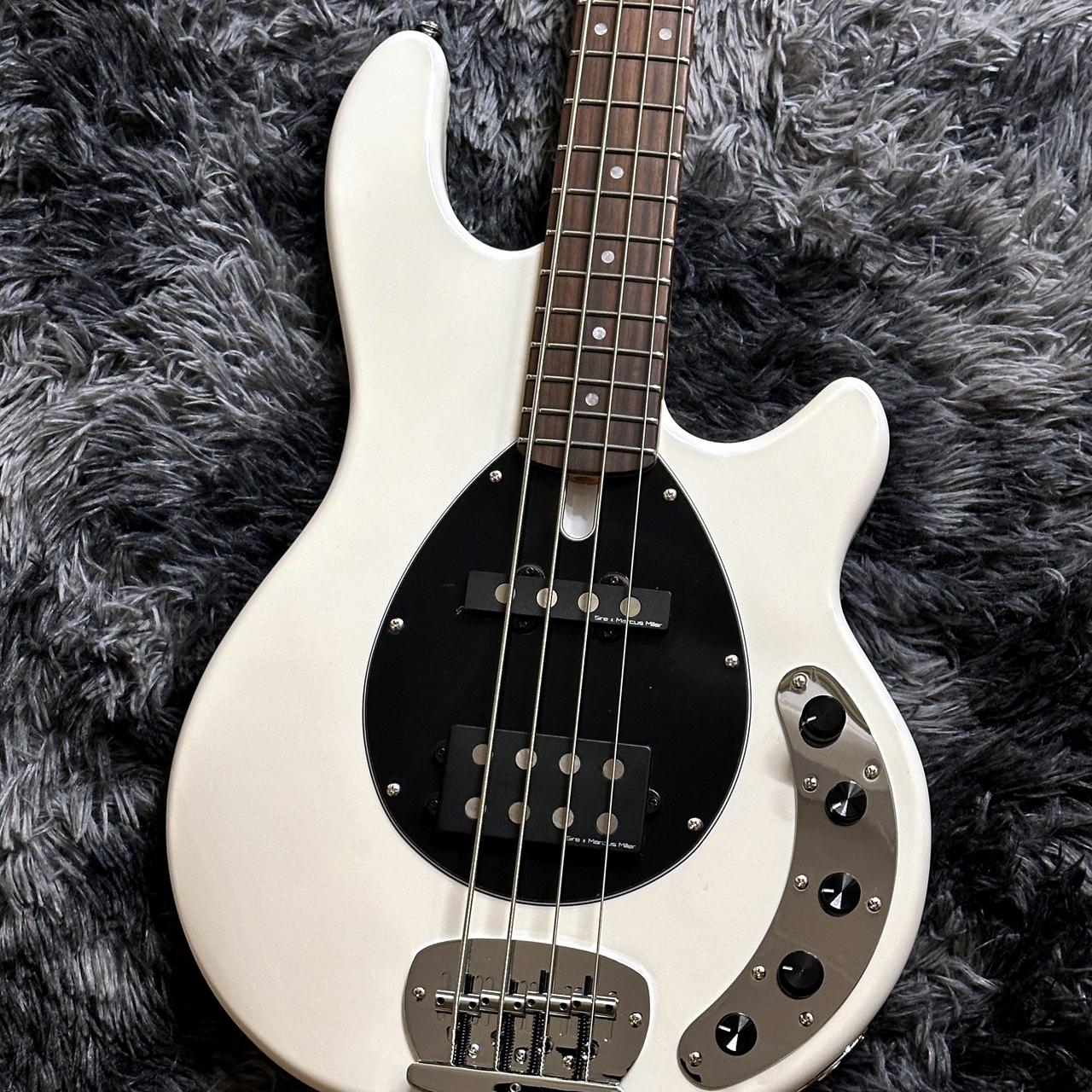 Sire Marcus Miller Z7 4-String AWH (Antique White) 【2025年製