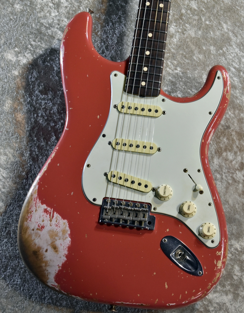 174000円 Fender Custom Shop 2016 NAMM 1964 Stratocaster Relic Faded Fiesta Red 【2017USED/3.49kg】（中古）【楽器検索デジマート】