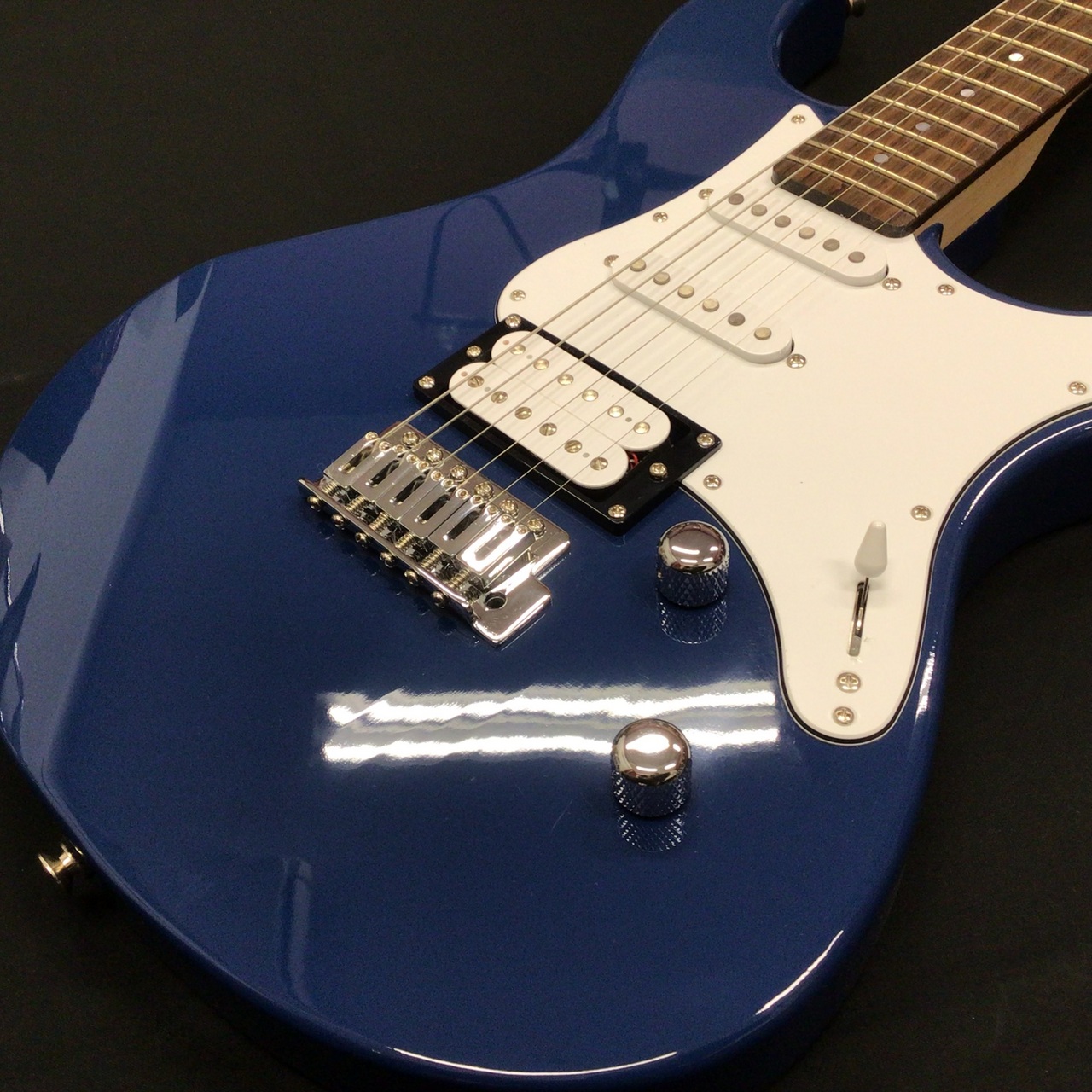 YAMAHA PACIFICA112V UTB ユナイテッドブルー エレキギター 84.jpg