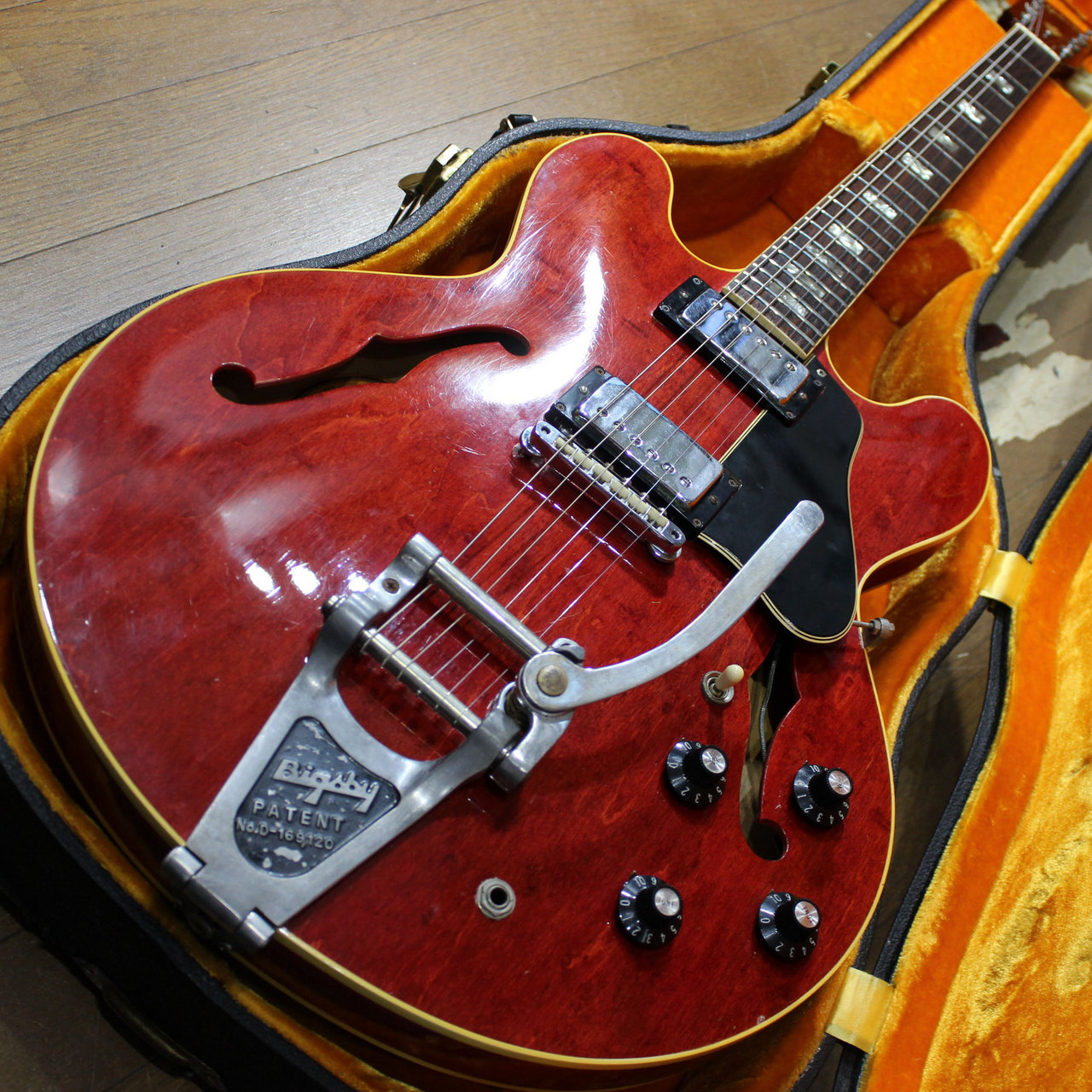 Gibson ES-335 Cherry ギブソン ES335 チェリー 1969-1970年製です