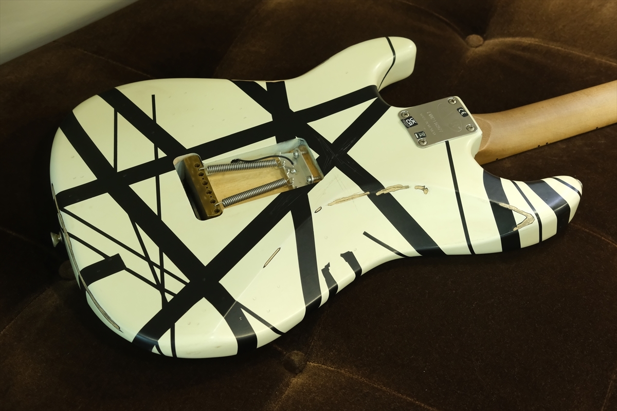 EVH Striped Series '78 Eruption / White with Black Stripes Relic