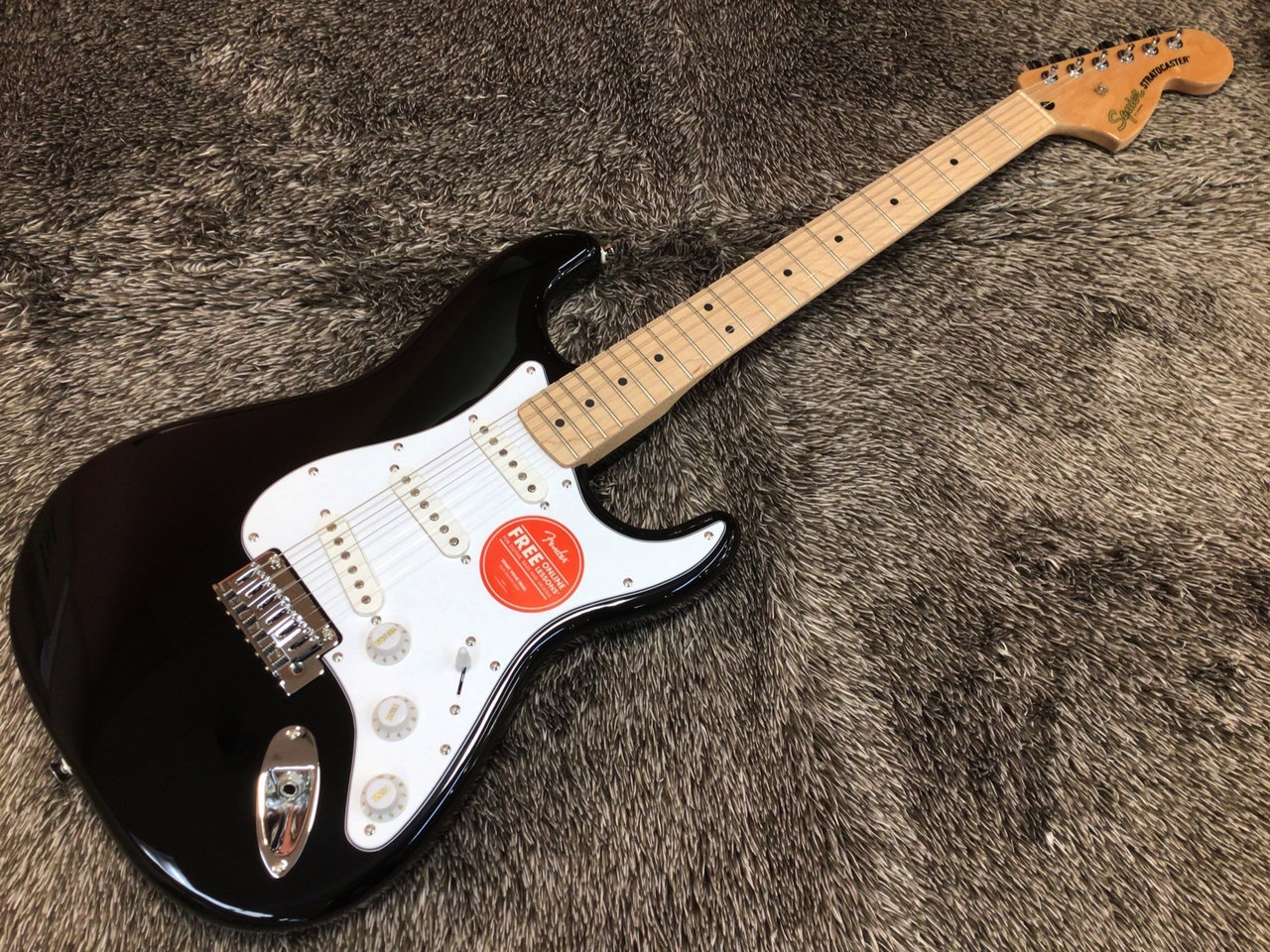 美品 SQUIER Affinity Stratocaster ラージヘッド Squier by Fender Affinity Series Stratocaster, Black【ラージヘッド
