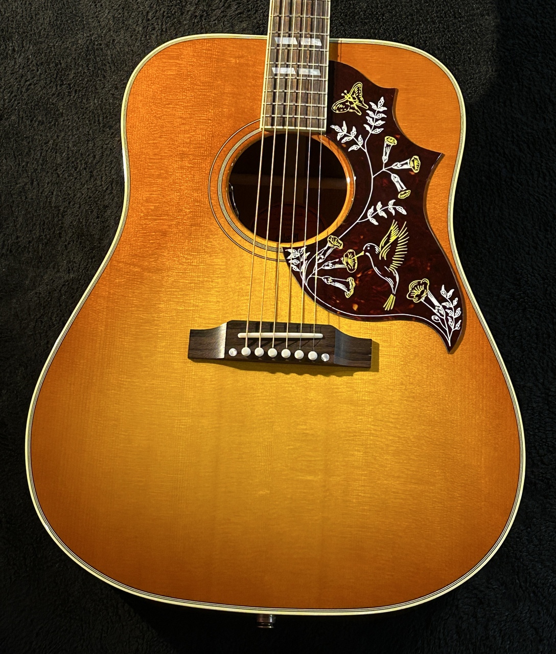 ハンス・ハグラー　木彫　アコーディオン奏者　スイス製　アンティーク　ビンテージ Gibson Hummingbird Original -Heritage Cherry Sunburst
