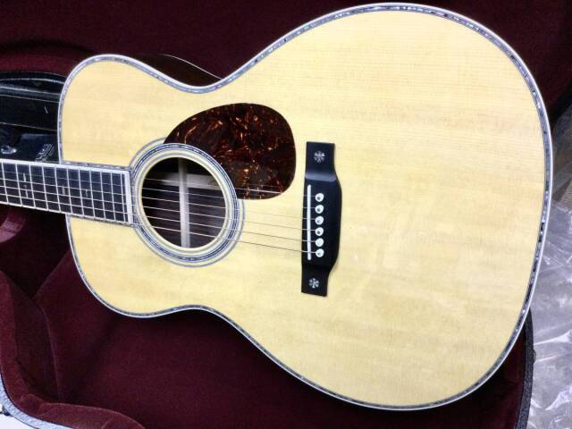 Martin OM-42 Standard Pickup Special 【 アンプに繋げる LIVE仕様