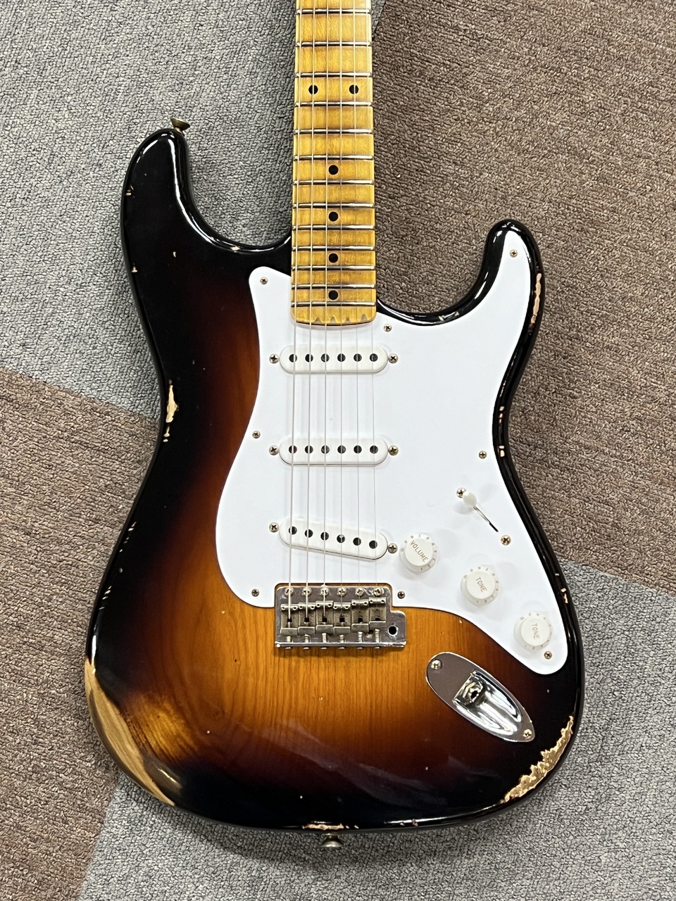 Fender Custom Shop Limited Edition 70th Anniversary 1954 Stratocaster Relic,  Wide-Fade 2-Color Sunburst（新品）【楽器検索デジマート】