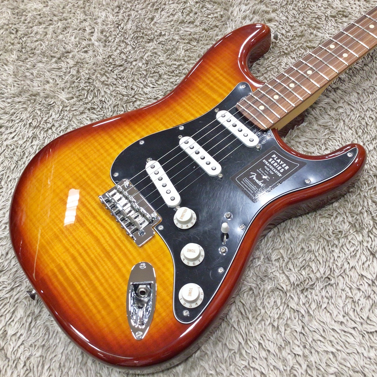 Fender Player Stratocaster PLUS TOP / ACB (Aged Cherry Burst