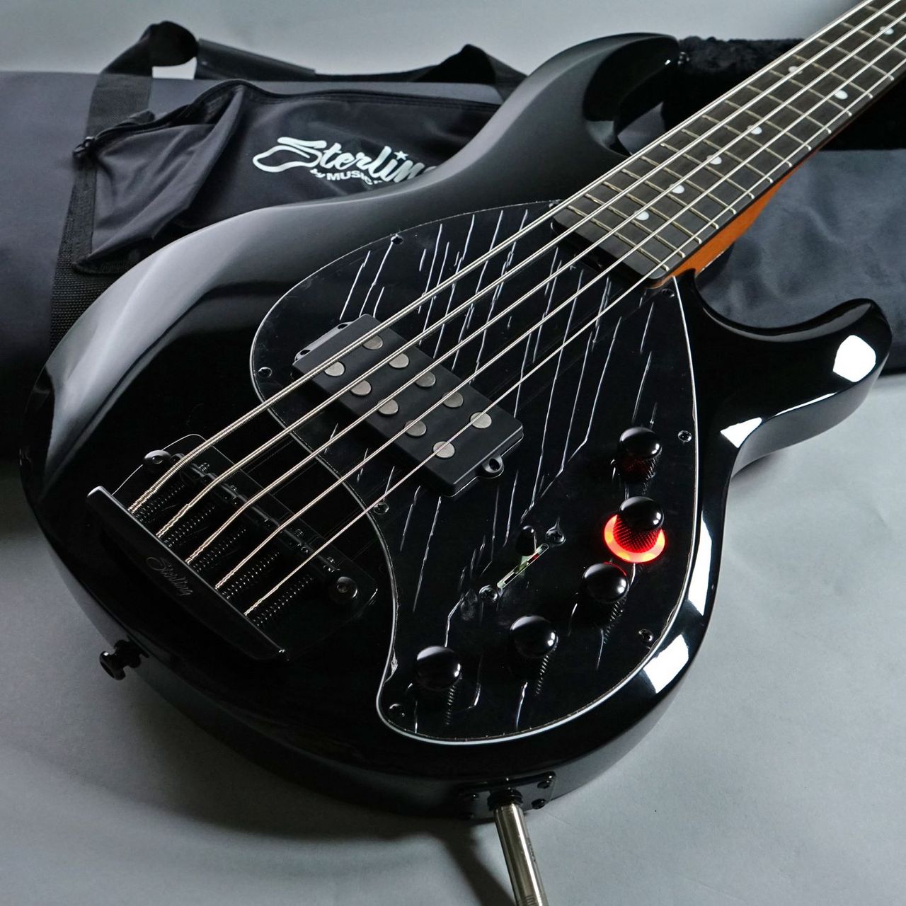 Sterling by MUSIC MAN SBMM DARKRAY5-BK-E2-WB 重量4.72Kg 現物