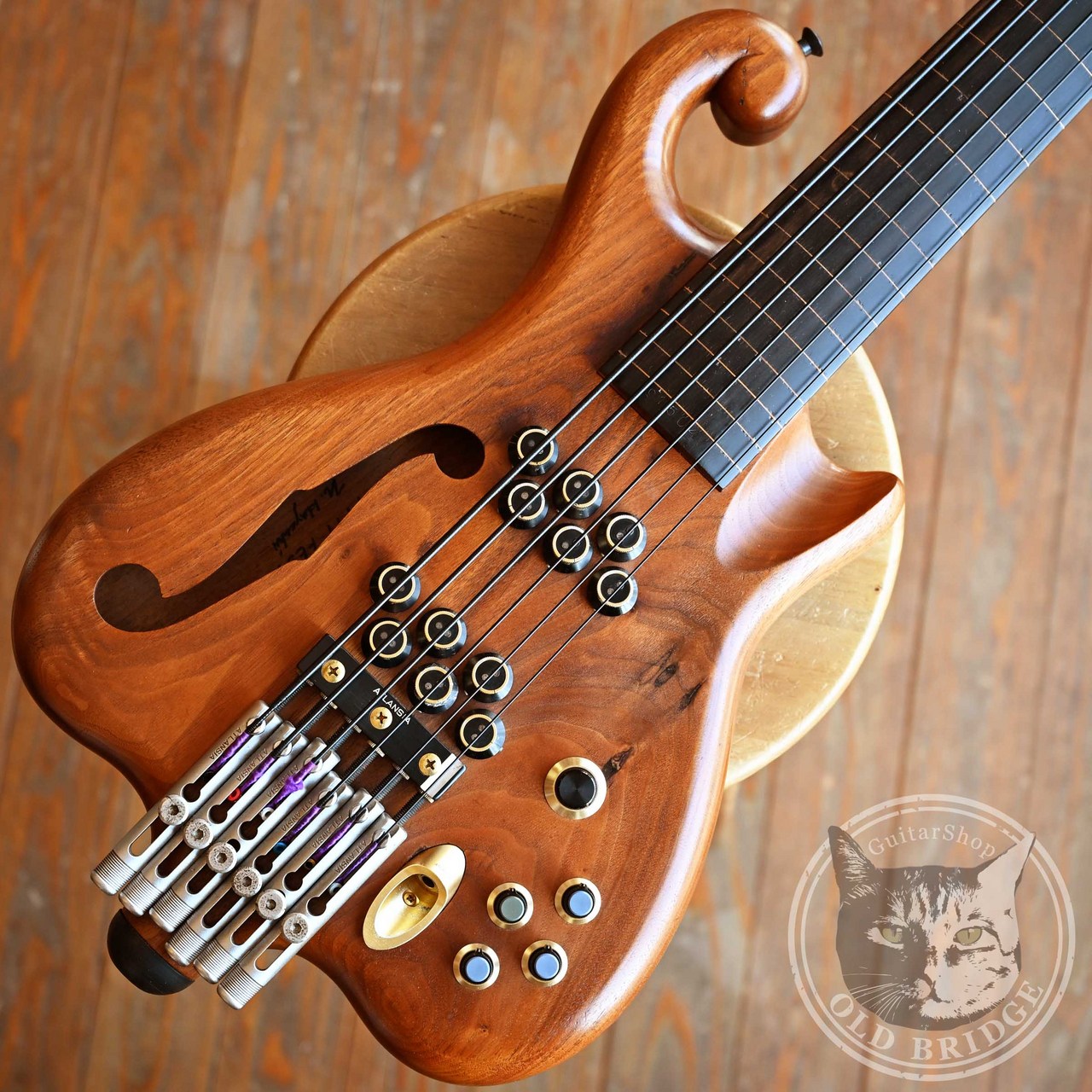 ATLANSIA Victoria 6st Fretless（中古）【楽器検索デジマート】