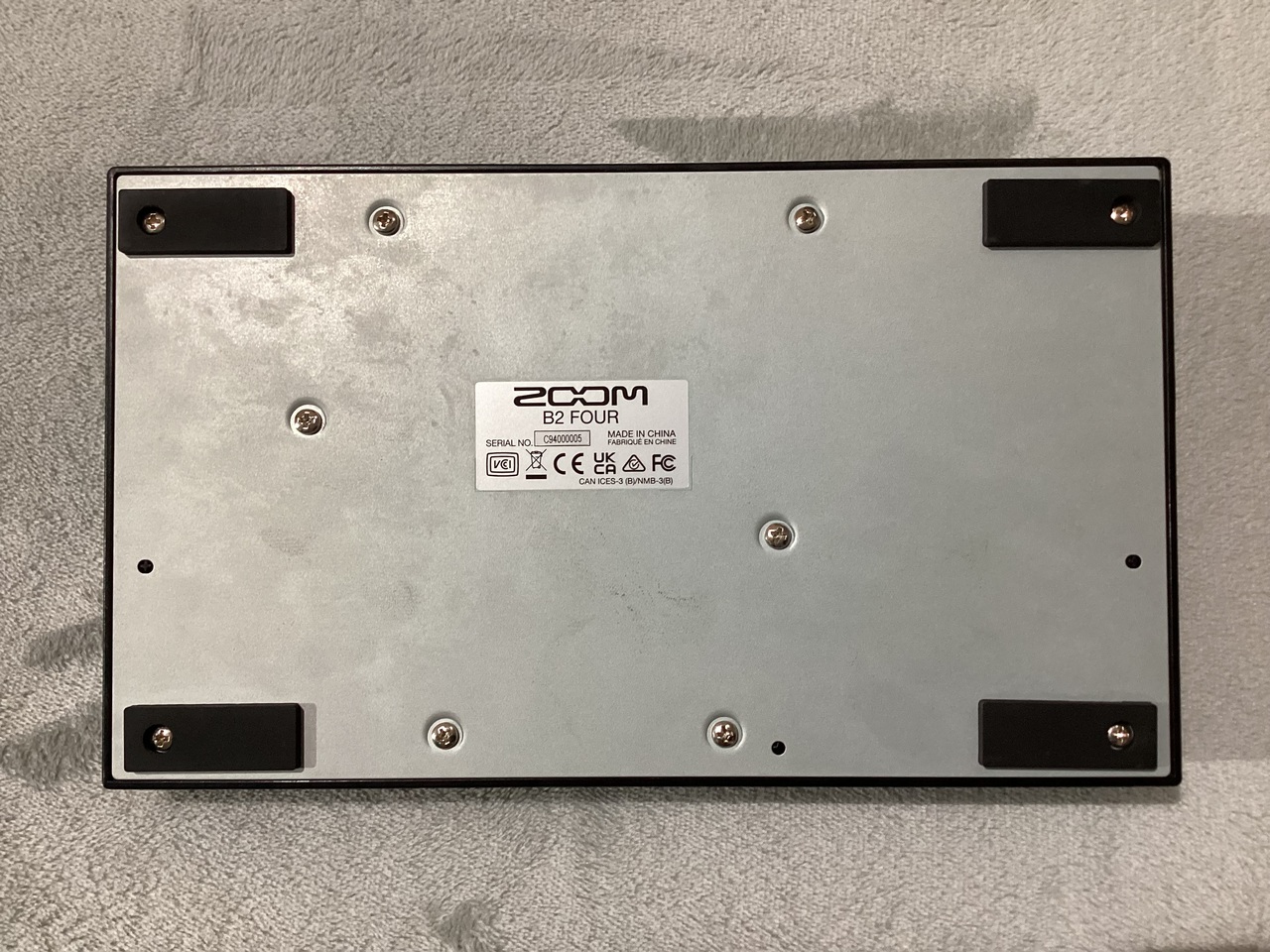 ZOOM B2 FOUR（中古）【楽器検索デジマート】