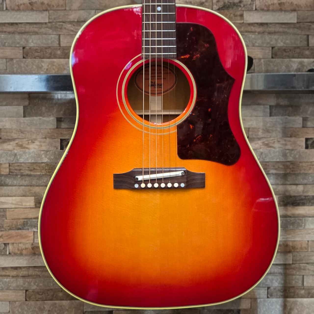 Gibson 1960s J-45 ADJカスタムショップ Gibson 60's J-45 ADJ Vintage Cherry Sunburst 【クロサワ5本限定