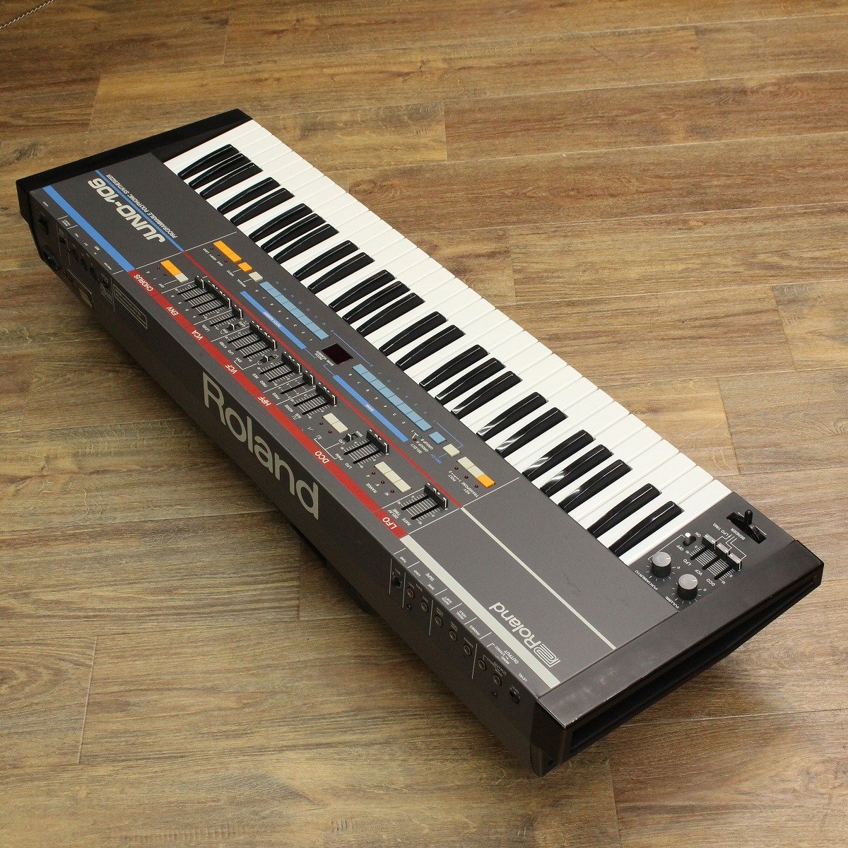 Roland JUNO-106-初期型-